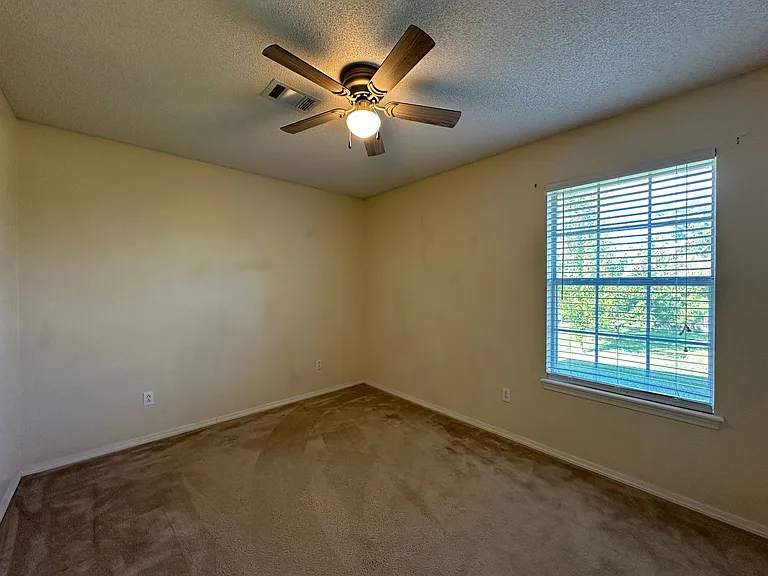 2713 S 87th Dr — Photo 18