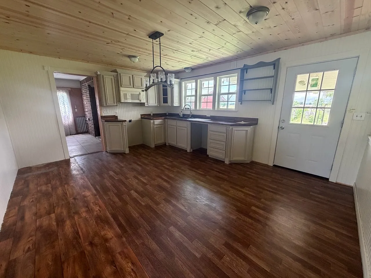 3 bed, 2.0 bath, 1552 sqft, $1,700 — Photo 3