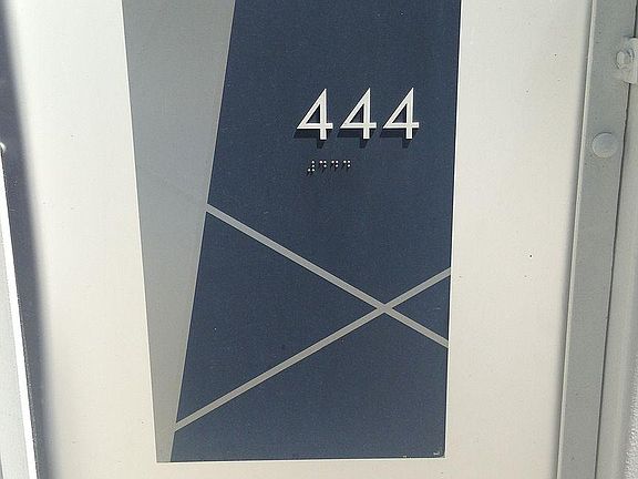 5th image of 300 Berry St Unit 444