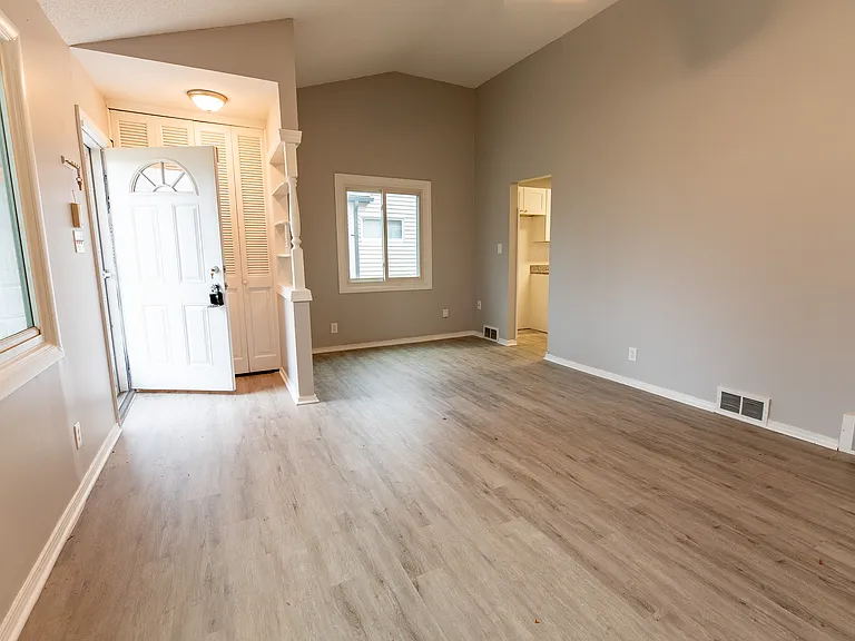 23072 Lauren Ave — Photo 3