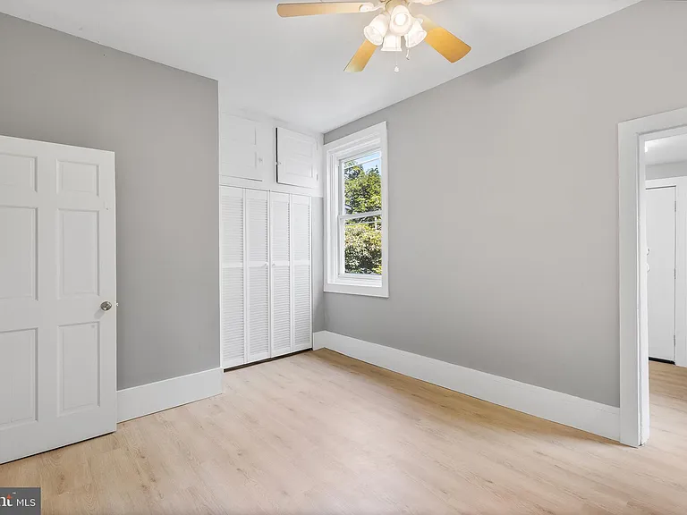 4947 Catharine St — Photo 18