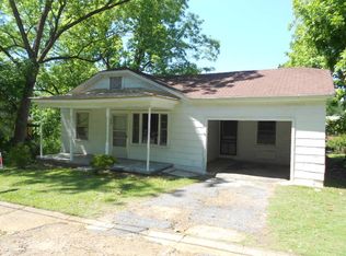 219 Myrtle St W, Philadelphia, MS 39350