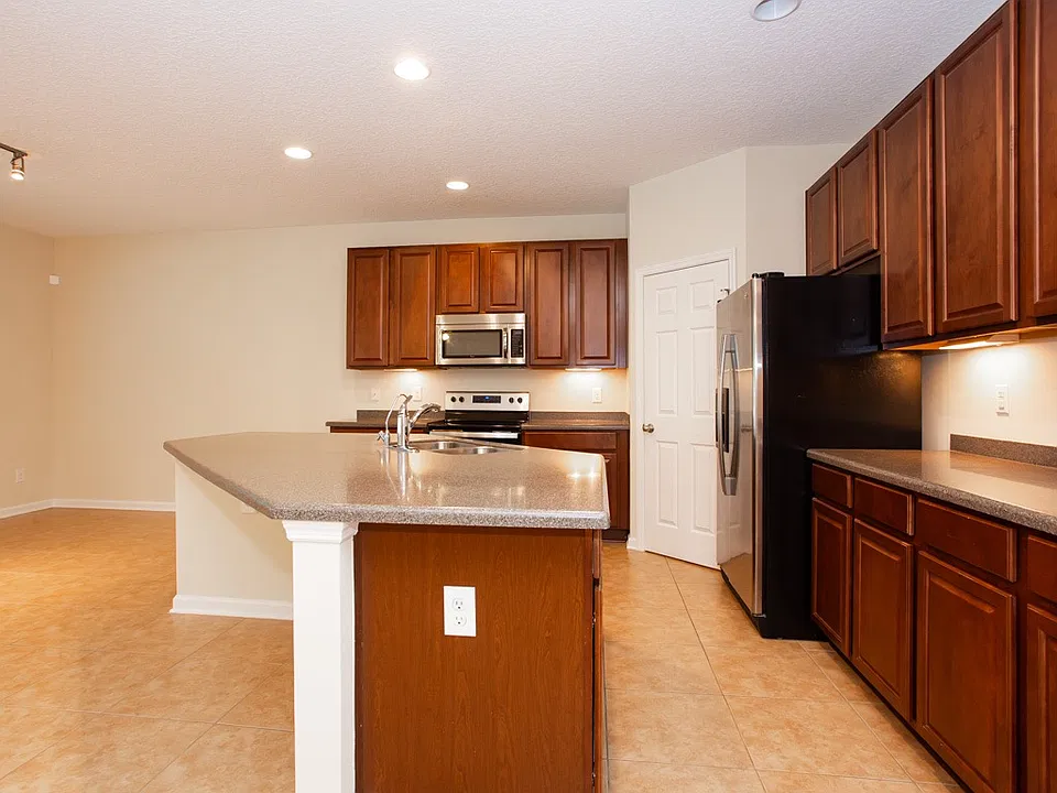 3049 Covenant Cove Dr