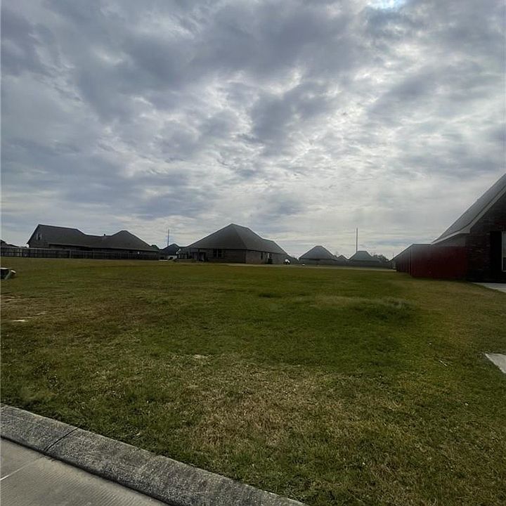 2nd image of 2513 S Crest Dr
