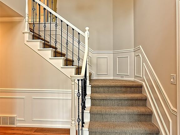 Entry w/solid wood wide plank floors