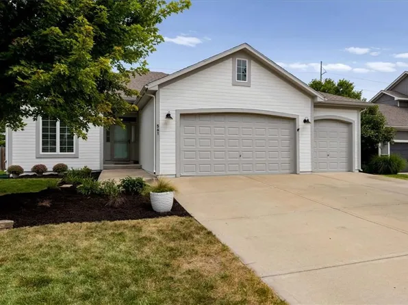 561 N Evergreen St, Gardner, KS 66030