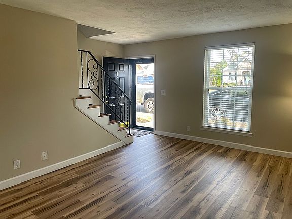 4th image of 1010 Country Club Rd APT G1