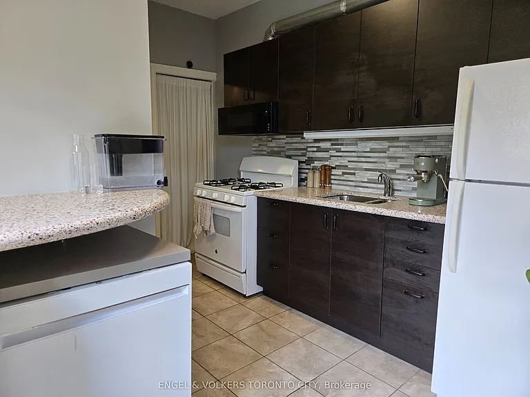 132 De Grassi St #MAIN — Photo 6
