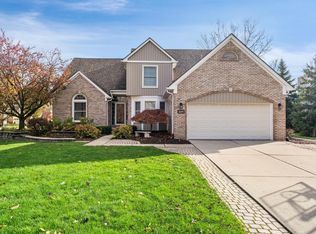 2695 Oak View Ct, Rochester Hills, MI 48307