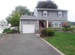 37 Spencer Way, Kings Park, NY 11754