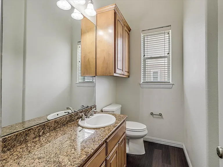 14910 Leeward Dr — Photo 16