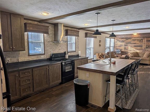 2nd image of 573 Turquoise Dr