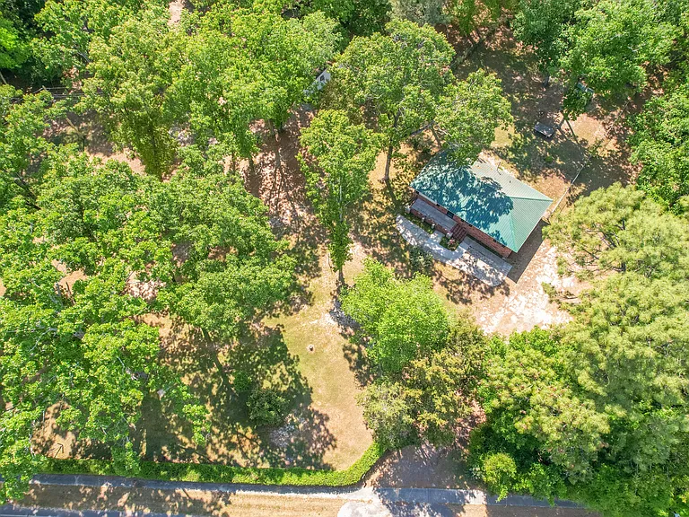 800 Old Whiskey Rd S — Photo 2