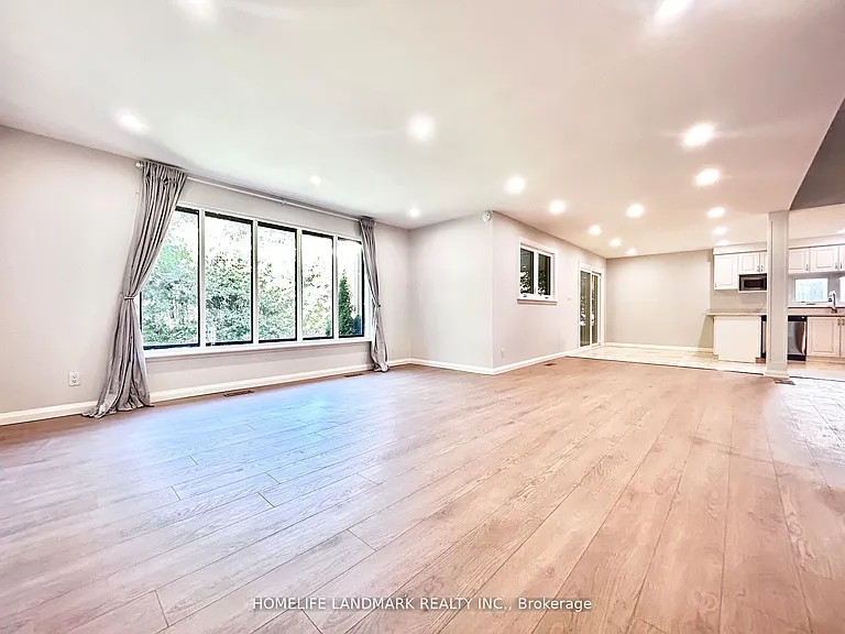18 Summerfeldt Cres — Photo 7