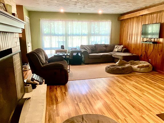 5th image of 4435 Hickory Ln