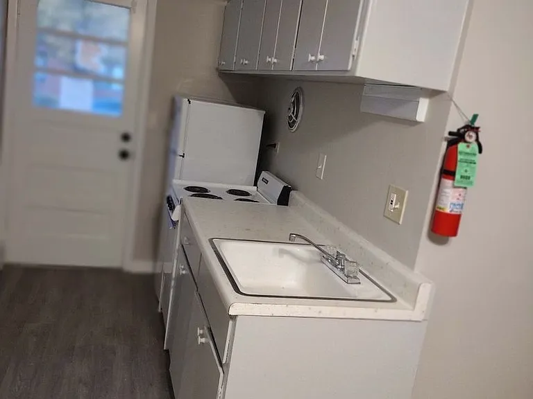 2901 Elisha Ave — Photo 6