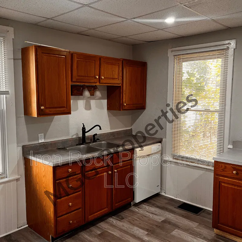 2 bed, 1.0 bath, $1,275 — Photo 2