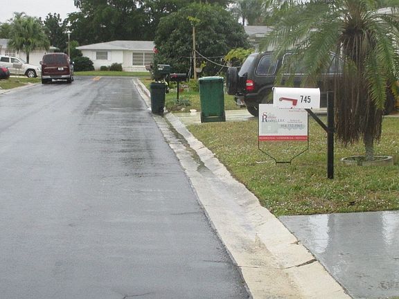 Exterior Neighborhood (street photo)
