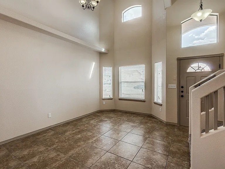 7101 Falling Leaf Cir — Photo 4