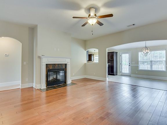 3rd image of 3256 Windwood St