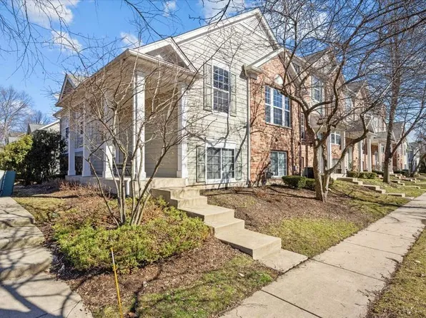 2438 Emily Ln, Elgin, IL 60124