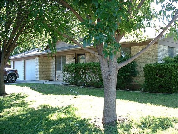 3rd image of 1718 Rosewood Dr