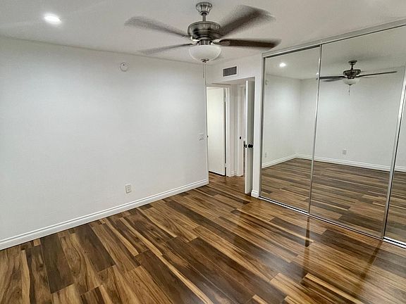 5th image of 18350 Hatteras St APT 147