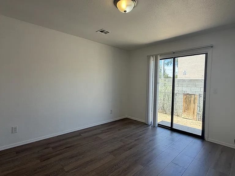 230 W Roger Rd #3 — Photo 6