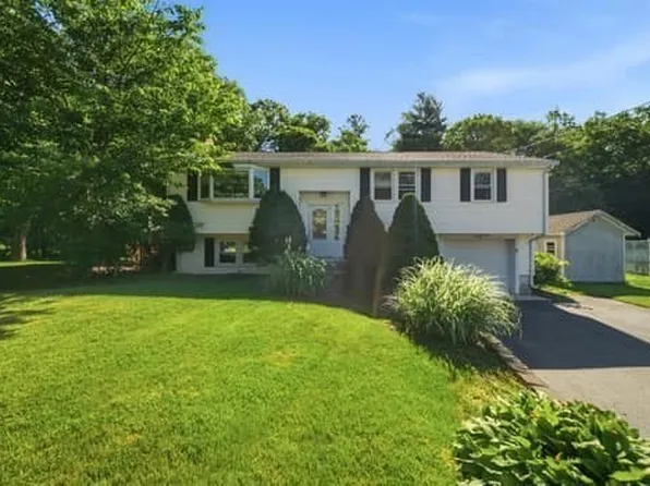 115 Arrowhead Dr, Bridgewater, MA 02324
