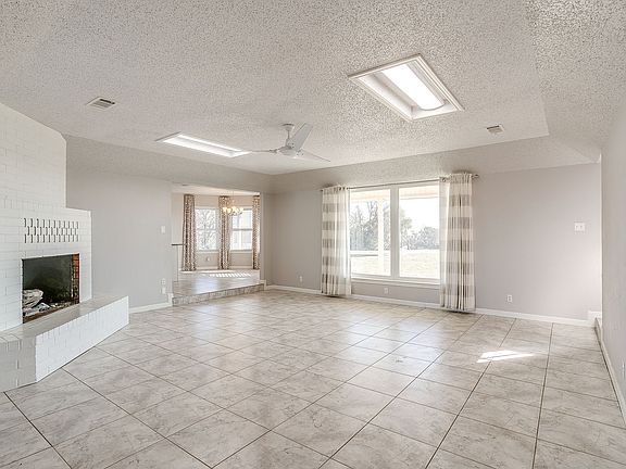 3rd image of 407 Llano Ct
