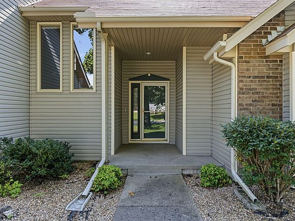 3rd image of 4540 S Sycamore Avenue