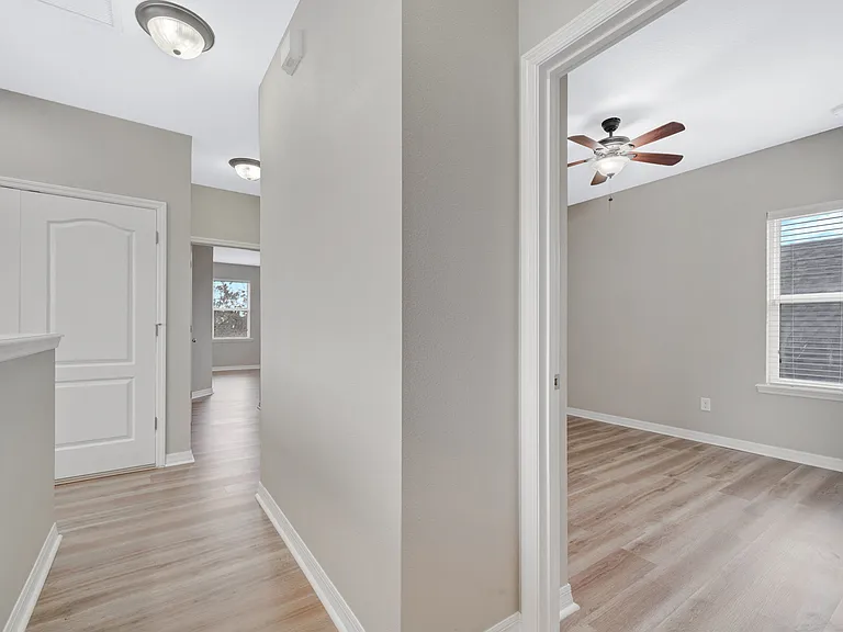 8161 Laureate Blvd — Photo 17