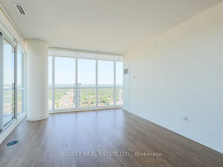 30 Roehampton Ave #3403 — Photo 14