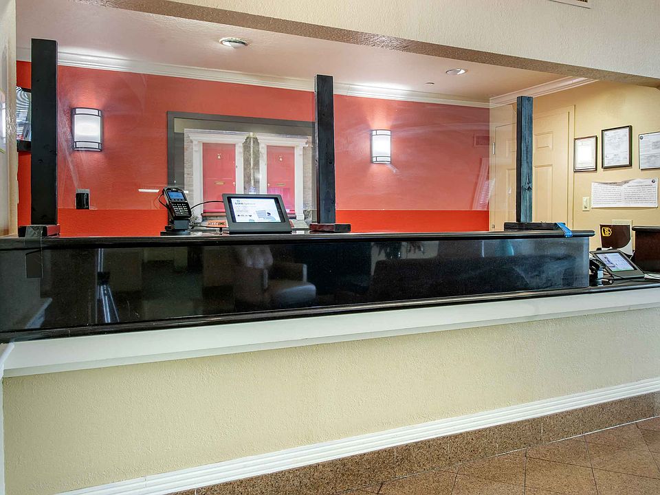 Lobby and Guest Check-in