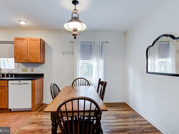 5th image of 5 Cherry Laurel Dr