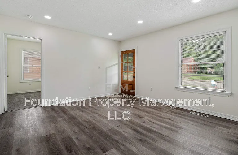 3749 Rhea Ave — Photo 11