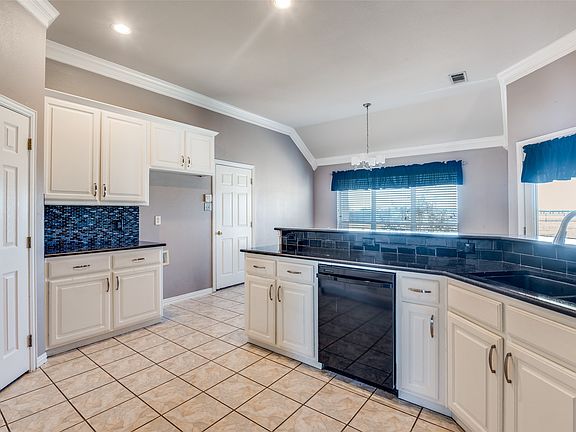 2nd image of 8934 Colonial Dr