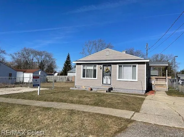 2275 Savoy Ave, Burton, MI 48529