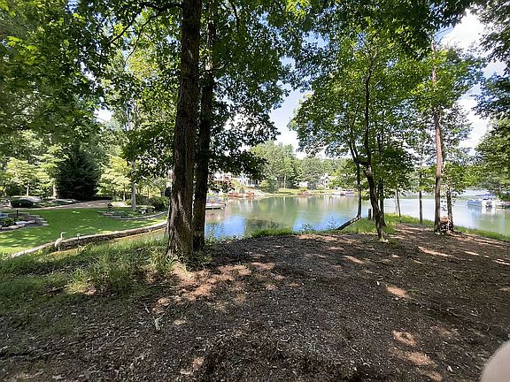 5th image of 166 Lynhurst Dr