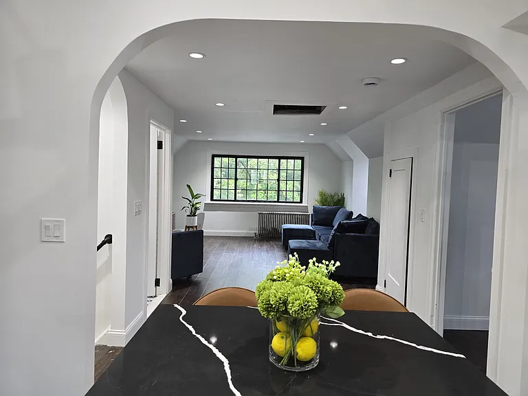 83 Rollins Ave #2 — Photo 8