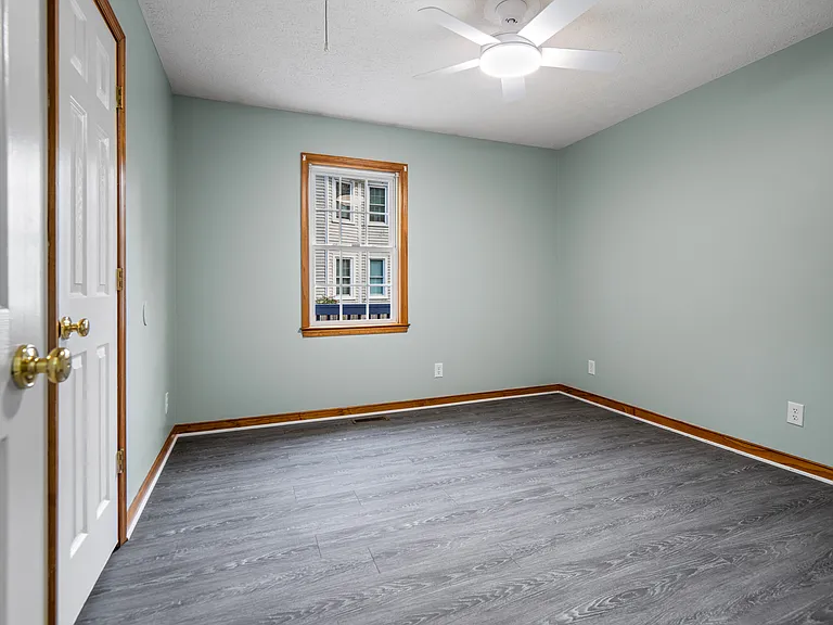 514 Highland Ave — Photo 18