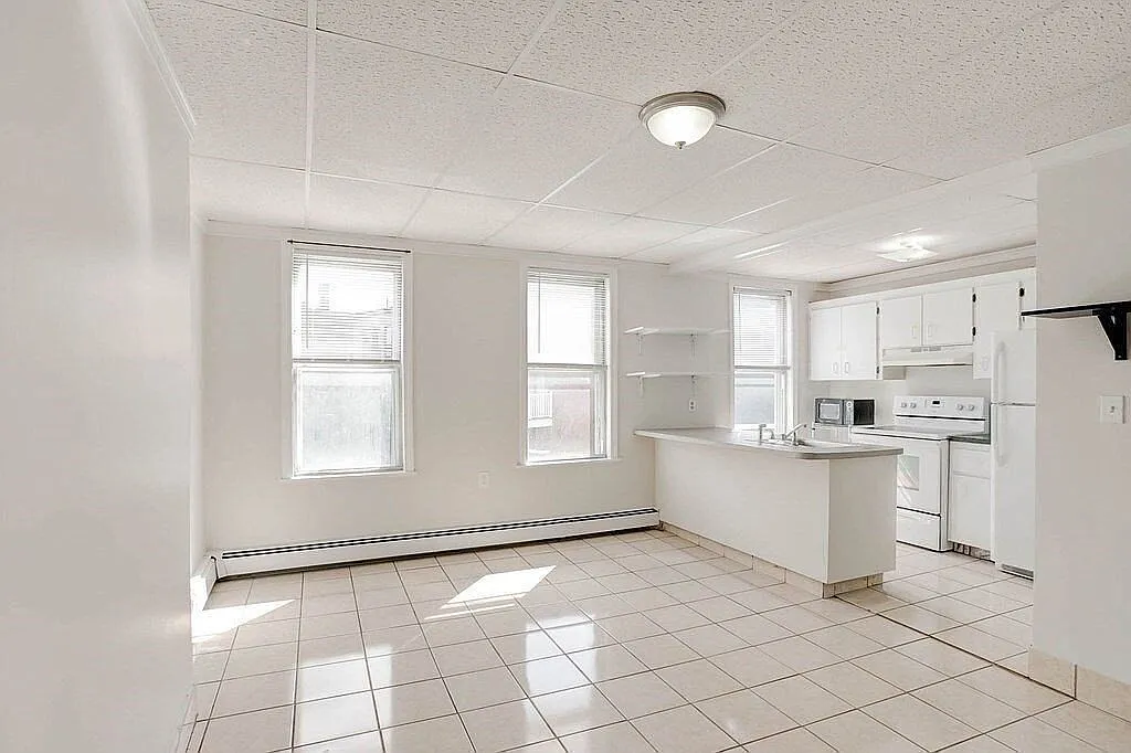2 bed, 1.0 bath, 850 sqft, $2,400 — Photo 1