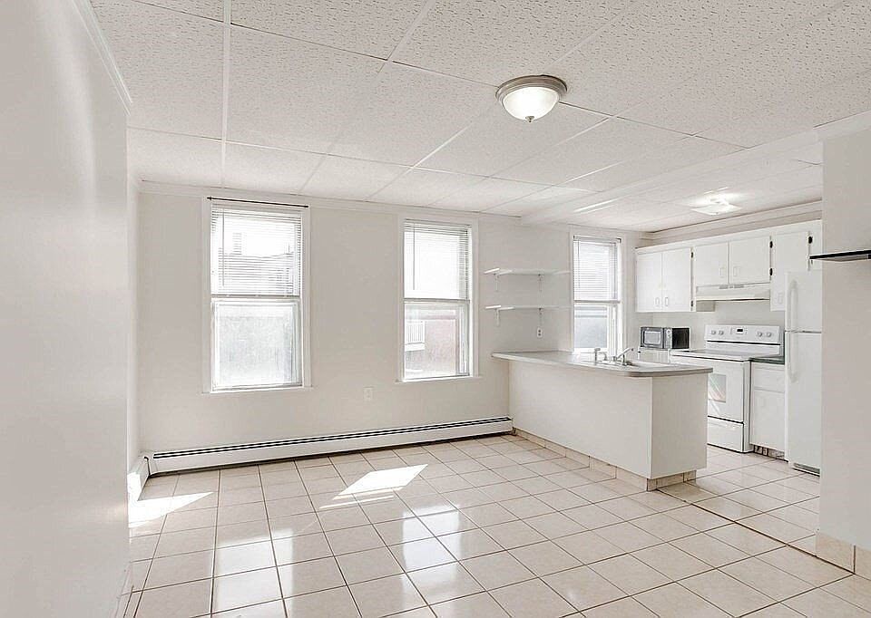 1st image of 156 Bennington St #2