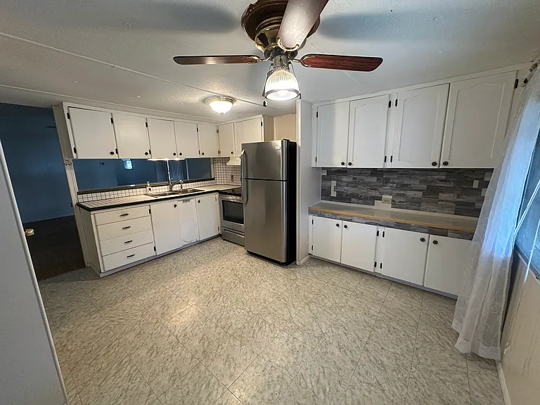 1924 Viceroy Ln — Photo 2