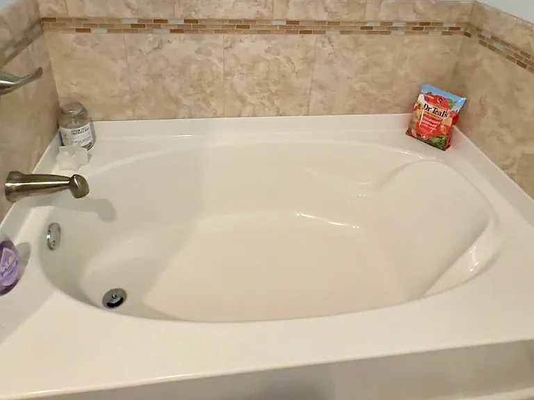 Soaking tub