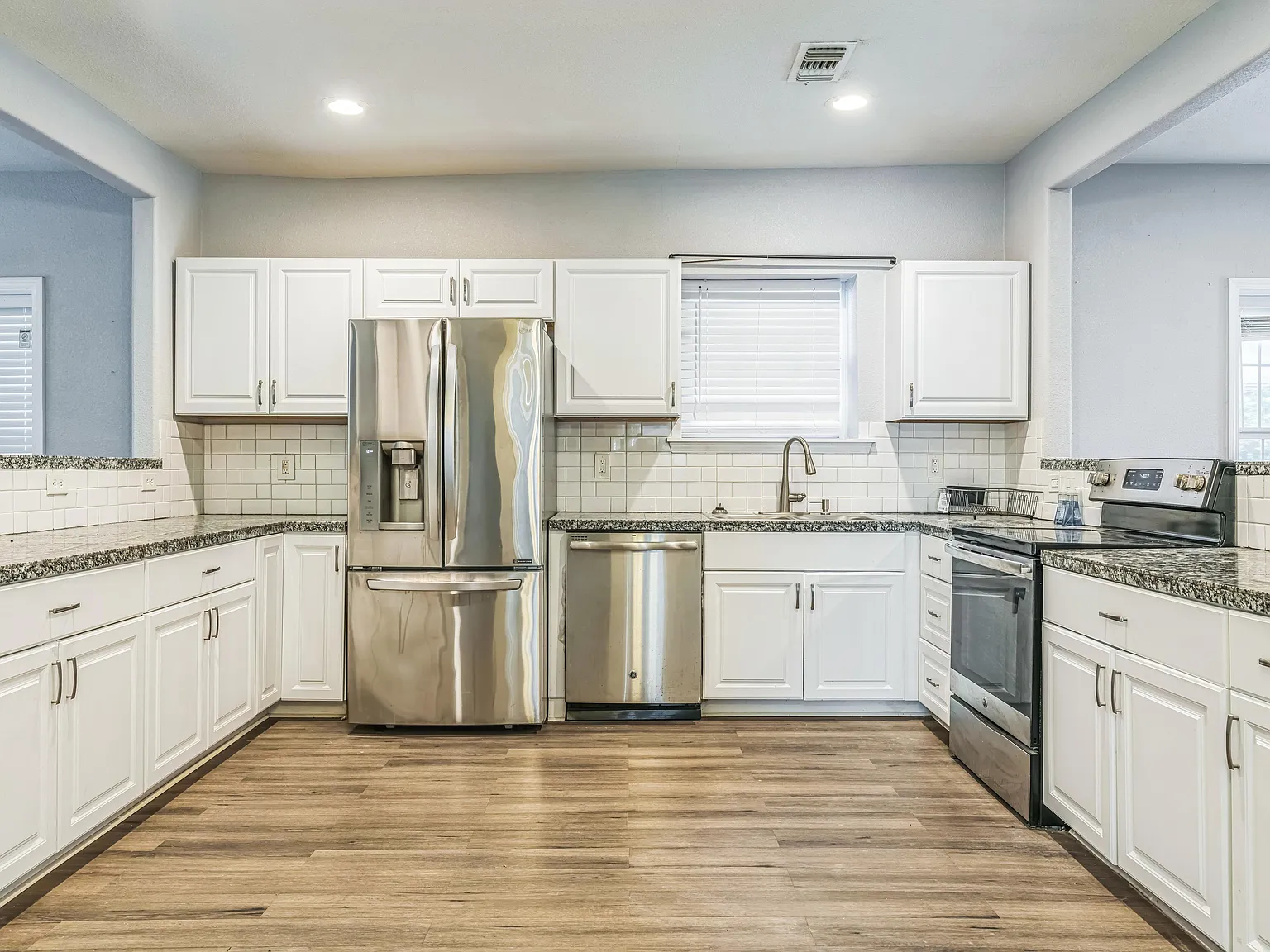 4 bed, 2.0 bath, 2450 sqft, $685 — Photo 2