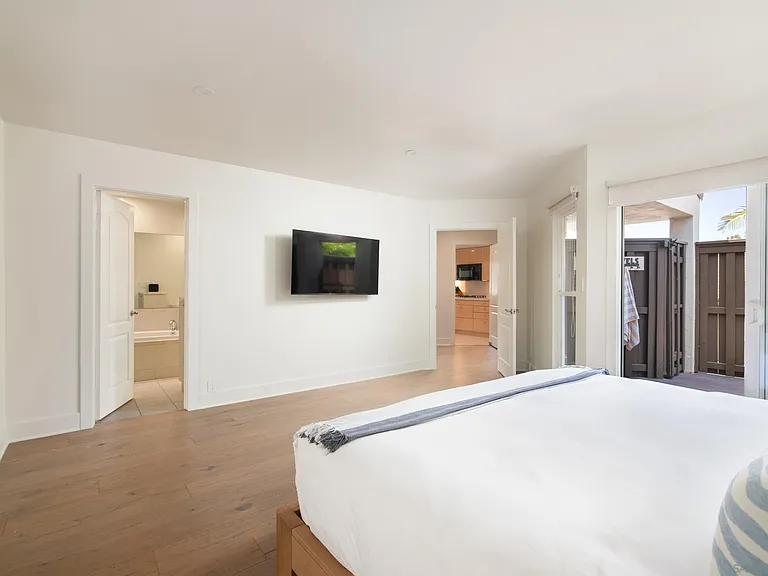 2452 Azure Coast Dr — Photo 22