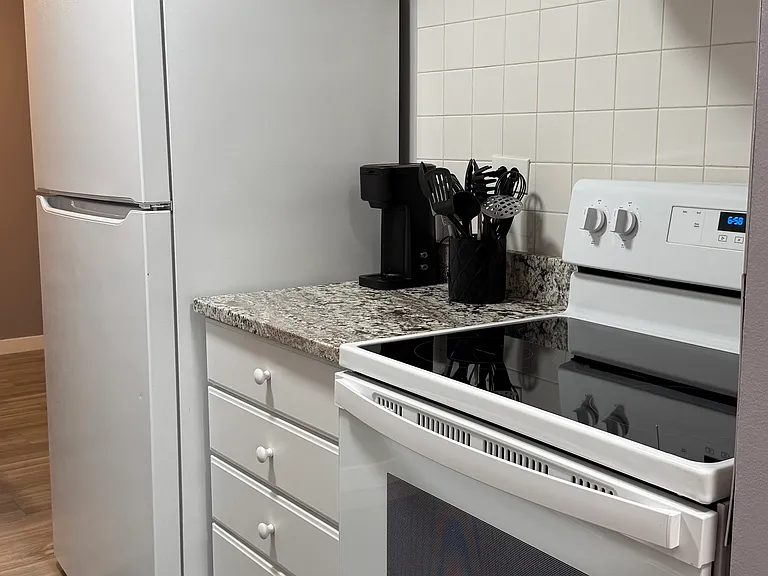 18 E Old Willow Rd — Photo 1