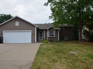 1580 Lakewood Dr N, Maplewood, MN 55119