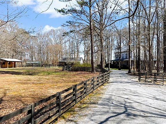 3rd image of 1174 Bear Creek Rd